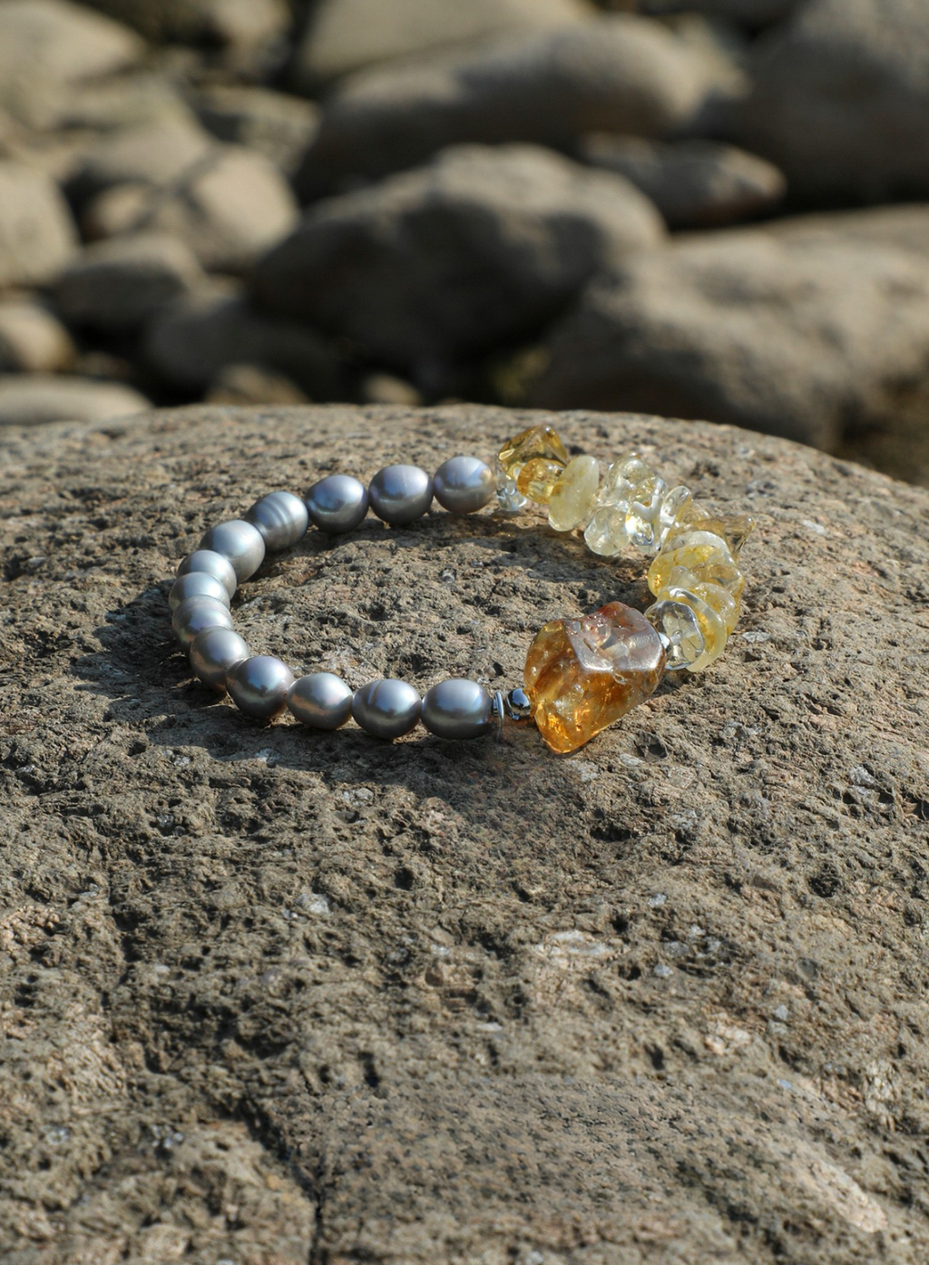 Wuxi Bracelet – Gray Pearl & Raw Citrine | 2025 Handmade Minimalist Gemstone Jewelry